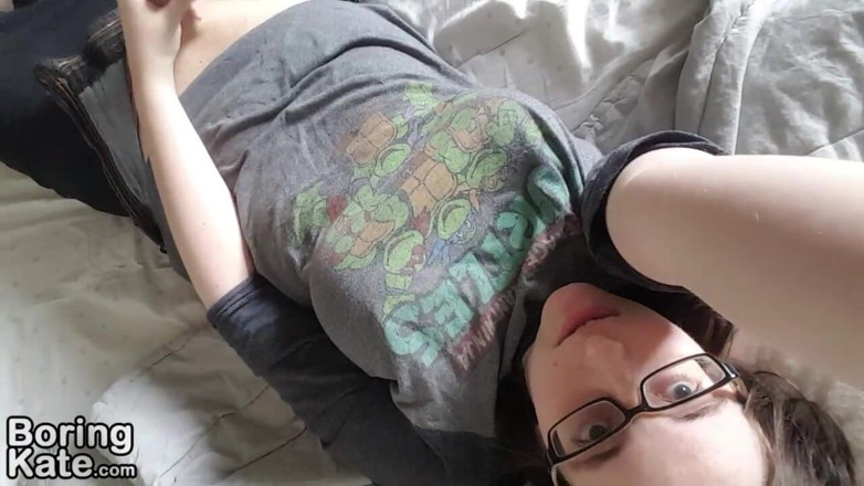 Boring Kate: Ea în călduri