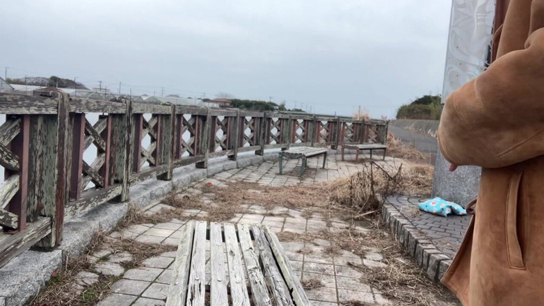 megu2002: Auto-allenamento n. 81 Passeggiata sulla riva del fiume con figa e...