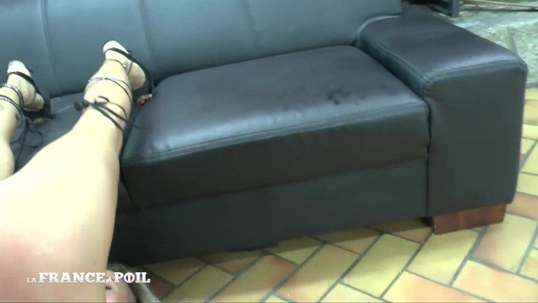 French Gonzo: Casting sexy milfky s malými kozami v lásce se Sodomií