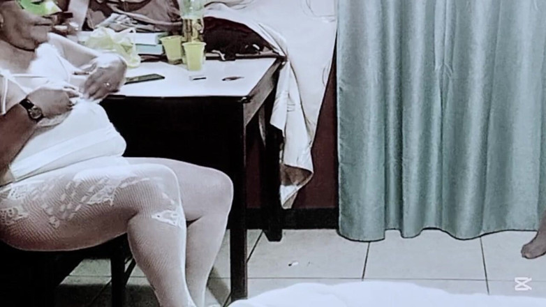 Sofixxx: Oma masturbiert, während sie zusieht, wie meine Stiefschwester mir einen...