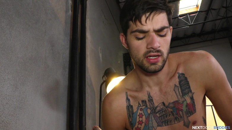 Next Door Studios: NextDoorBuddies - Znuděné bráchy přejdou od paddleboardingu k bušení