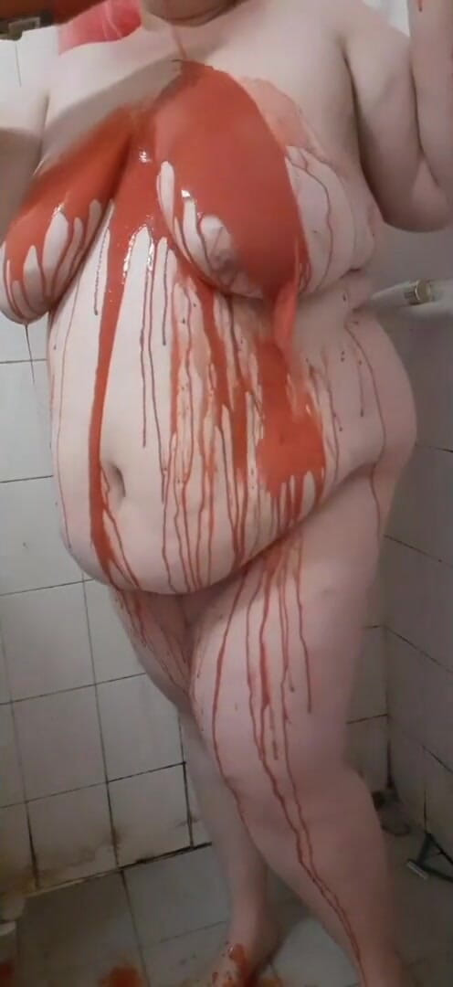 LaLaDelilah: Une BBW se fait verser la peinture du corps