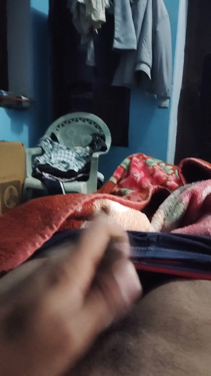 Xxxboyengi: İri göğüslü hintli oğlan büyük yarakla ustalık yapıyor