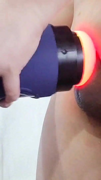 Hands Free si hraje s oteplováním elektronického masturbace