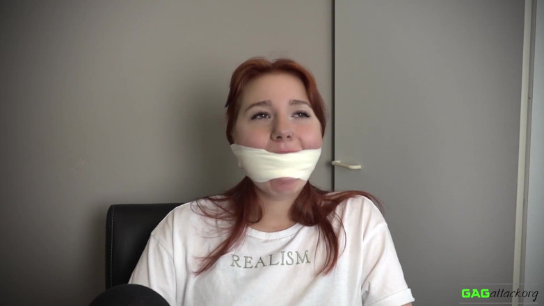 Gag Attack: Red Foxy - maikrophom tep gala ghontna