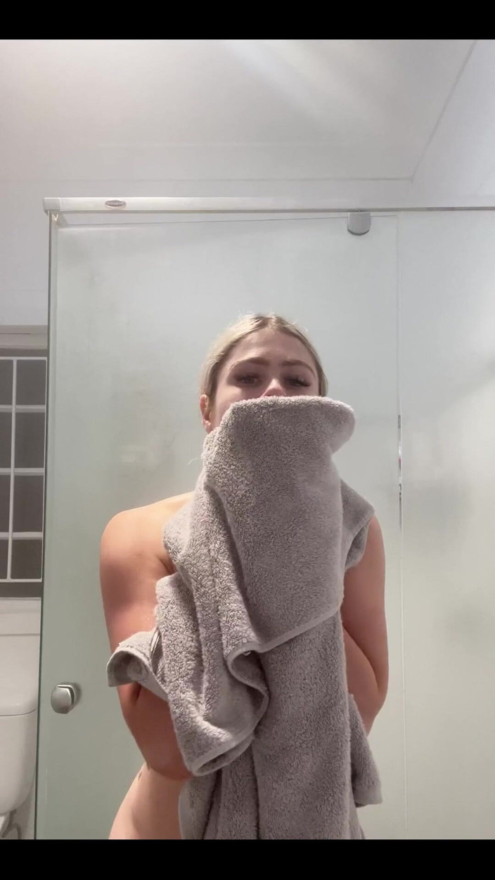 aus_queen: Viens me rejoindre sous la douche