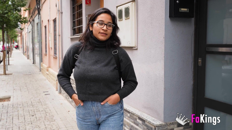 FAKings: Latina Lana Villafuerte yang bertetek besar sangat panas! Mandi, melancap...