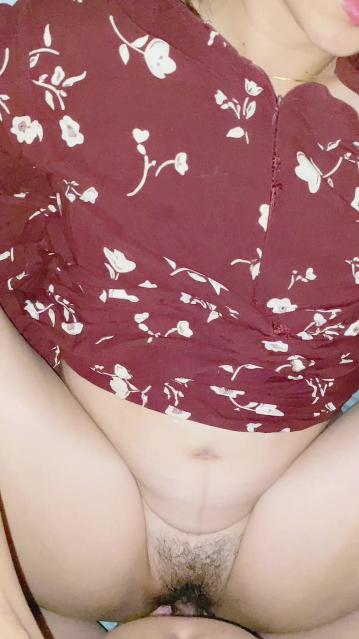 Bella Ivanka: Šukání chlupaté kundičky