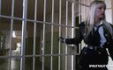 Private.com: Privat storbröstad blondin i uniform tillfredsställer två fängelsefåglar