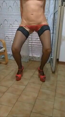 Lady Gina Mature Slut: Striptease lady Gina