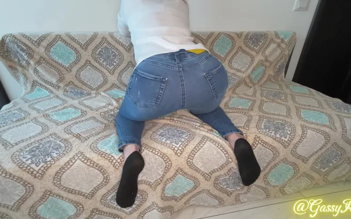 GassyKat: Stinky Farting Queen in Tight Blue Jeans