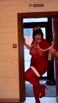 Enteado celebra o Natal com a Sra. Papai Noel, ela veio para realizar suas fantasias quentes, anal e porra