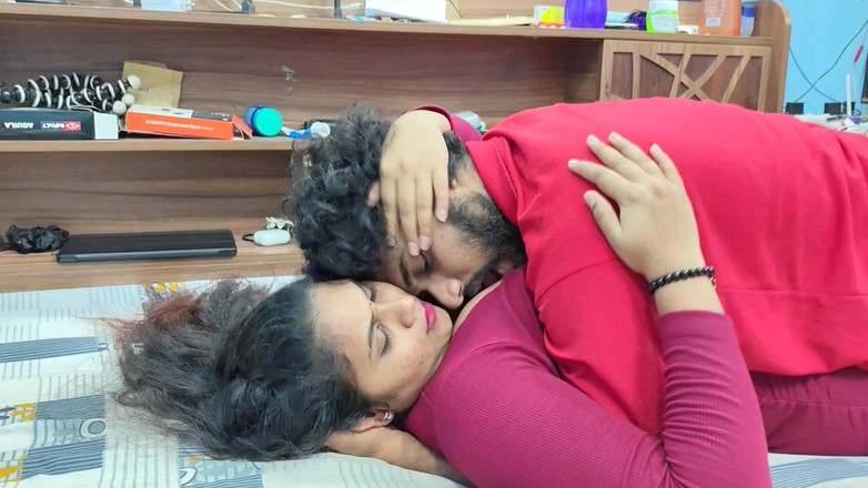 Vaishnavysharunraj: モダンなドレスを着たマルのホットな女の子がボーイフレンドを誘惑し、おっぱいを吸うホットなロマンス