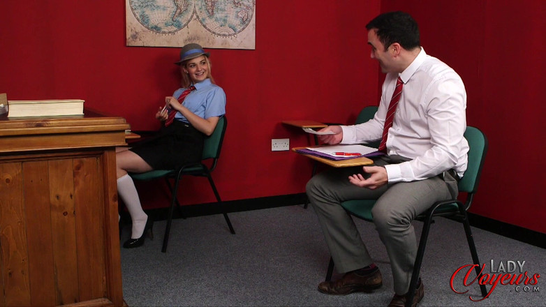 Lady Voyeurs: 拘留台車