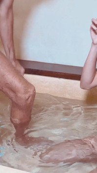 Wifebucket Amateurs - Saya MengongkekNya Dengan Penyayang Dalam Tab Mandi Kami