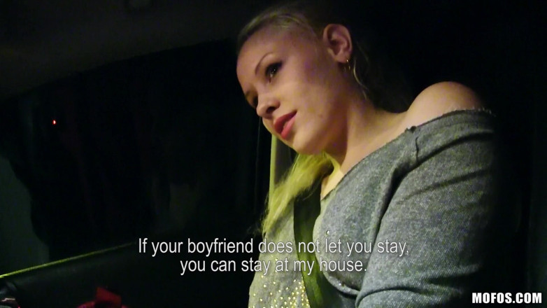 Stranded Teens: Stranded teens - la bionda russa lola taylor succhia il suo...