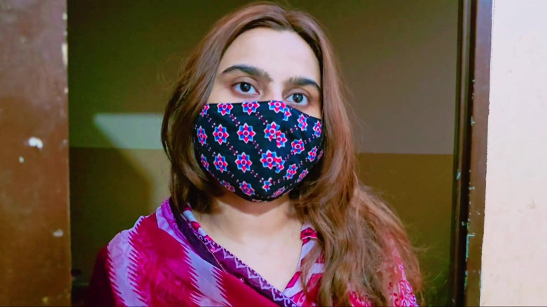Faryal: पार्लर पुरुष मैं लार्की हो Pail Dia-पूरी गंदी कहानी-अश्लील लंड चुसाई