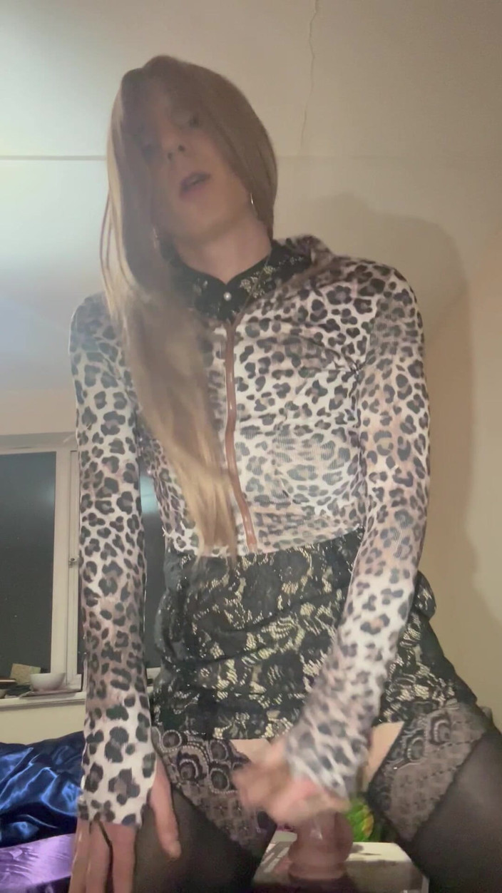 Jessica silk: Jess Silk Rides Dildo