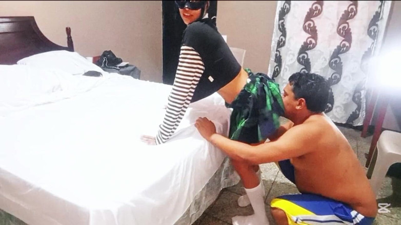 Skinnydanie21: Učitel má sex s osmnáctiletou školačkou
