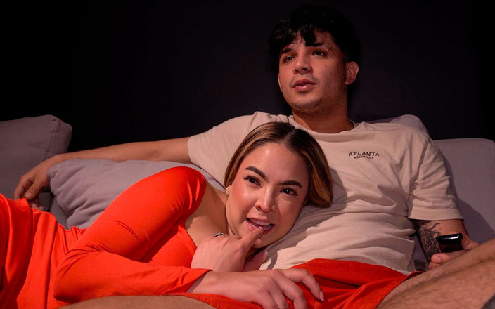 BigJackson: 饥渴的继姐勾引她的维尔贡继兄,那个丰满的家伙想和他上床