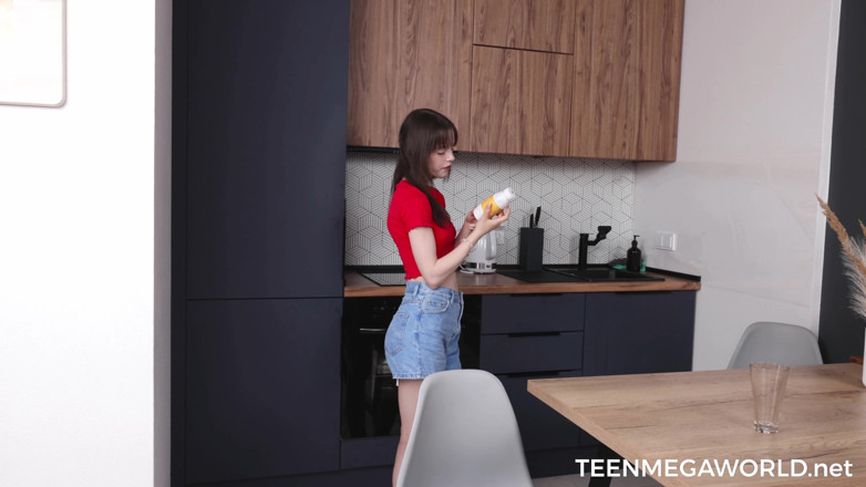 Teen Mega World: Mittags fingerspiel