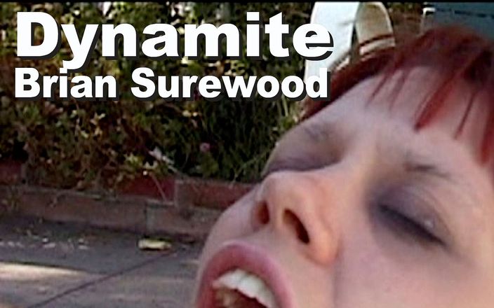 Edge Interactive Publishing: Dynamite &amp;amp;Brian Surewood vid poolen suger ansiktsbehandling