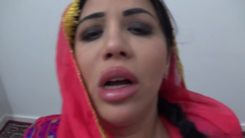 Amateur Homemade Porn: Big Ass Arab Stepmom Fuckes Her 18 Years Old Stepson