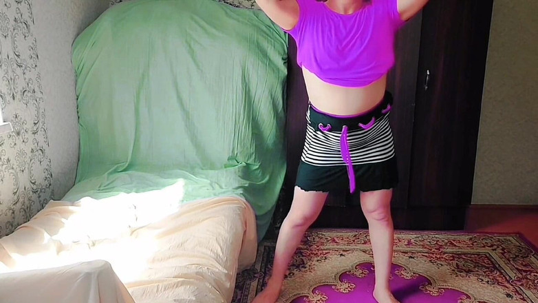Kitty_Cross: Je suis un garçon travesti se fait fesser par une...