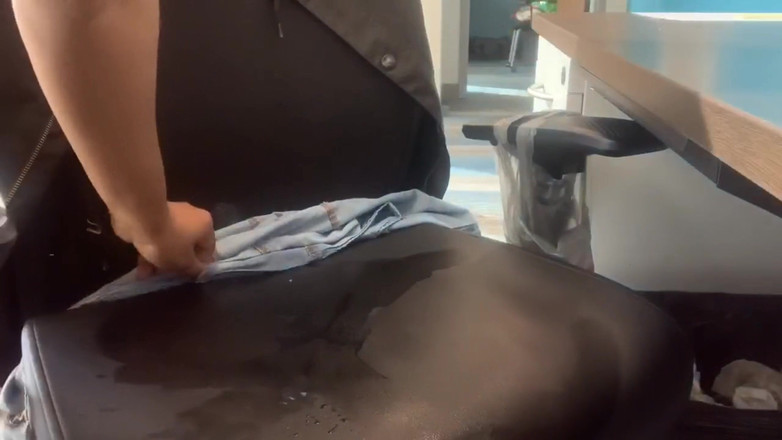 Super sexy ebony cuties: Mačkání prsou Tření klitorisu Šukání mé kundičky s robertkem na pracovní...