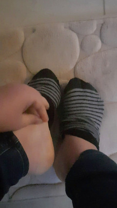 Faith's Feet Fetish: Faith的恋足癖 - 在漫长的一天后脱掉我的袜子