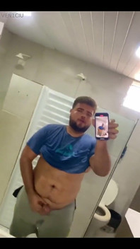 En el baño del gimnasio 3