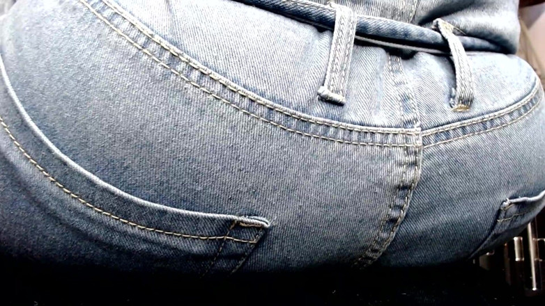 Maeling: Tiny Colony Crushed in Denim Jeans and Ass Stifled Unknowingly