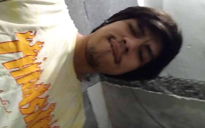 AlexAlejandro13: Comme je fais pipi délicieux
