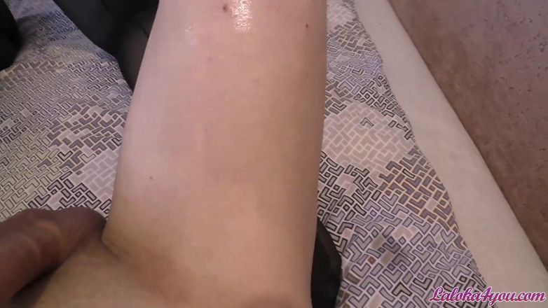 Laloka4you: Mädchen footjob und sinnliche wichs schwanz nach porno gucken
