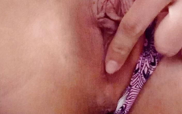 Skinny Latina18: Little masturbating