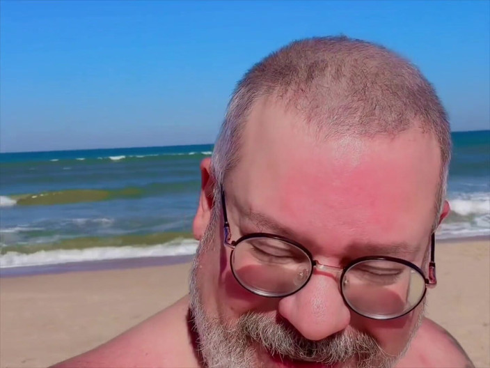 Hand-Free-Daddy-Chub: Ursulețul de pluș uriaș are parte de o spermă uriașă