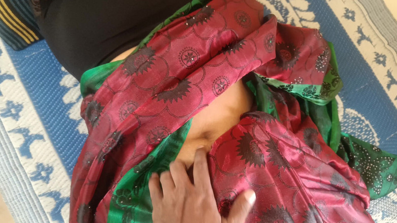 Magilmathi: 办公室工作人员与她的主人睡一张床 4