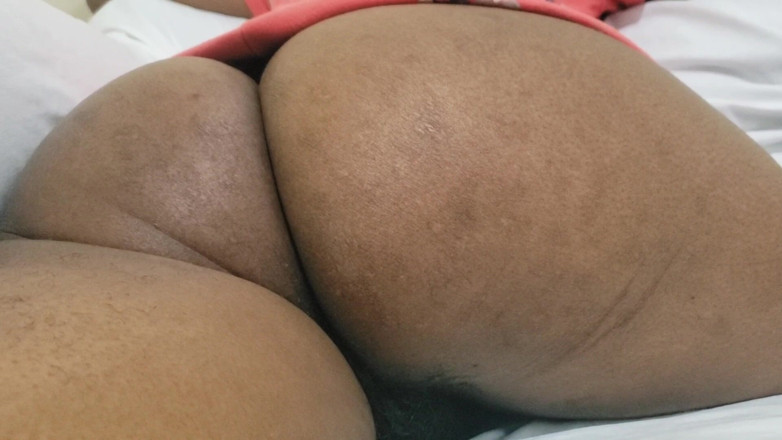 Lovemina: Big Ass Ebony Babe Shows off Her Curves in a...