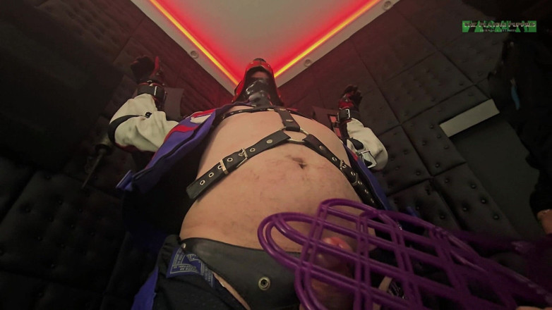 The Playing Puppies: cewek sange ini dientot habis-habisan di kayu salib bagian 2