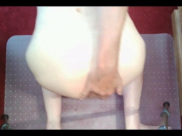 bigears: Sträcker anus pOV del 3