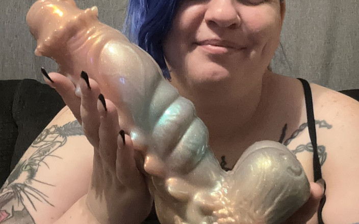 Miss quinn Cater: 거대한 딜도를 타고 신음