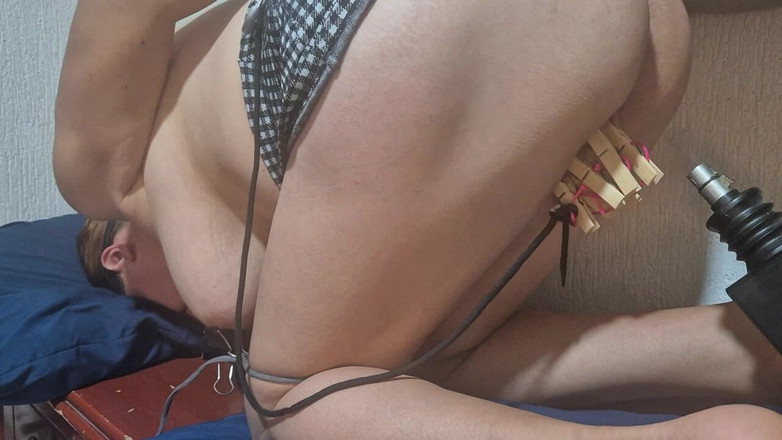 Submissive Susanna: Pinze sulle mie labbra per piacere