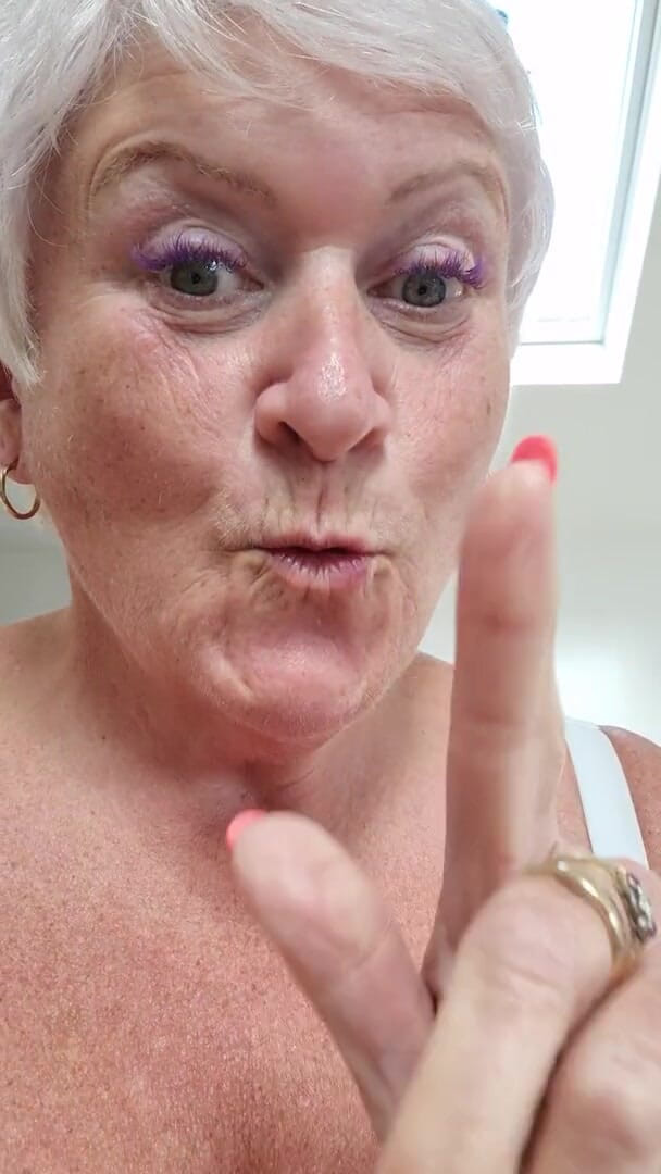 Uk Joolz: Hoovering in mijn ondergoed