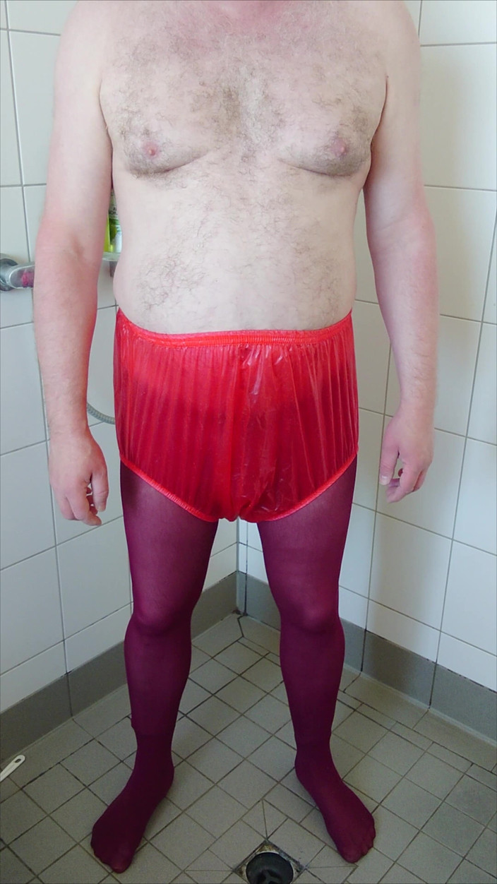 Carmen_Nylonjunge: Incontinence Fun in Hot Pantyhose and Rubber Pants