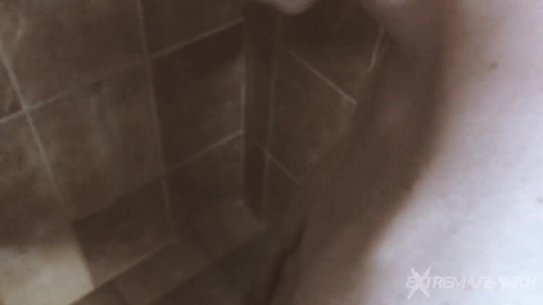 Extremalchiki: कॉलेज जिम शॉवर