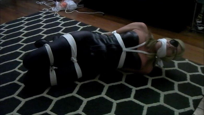 Selfgags classic: The Hogtied Dominatrix!