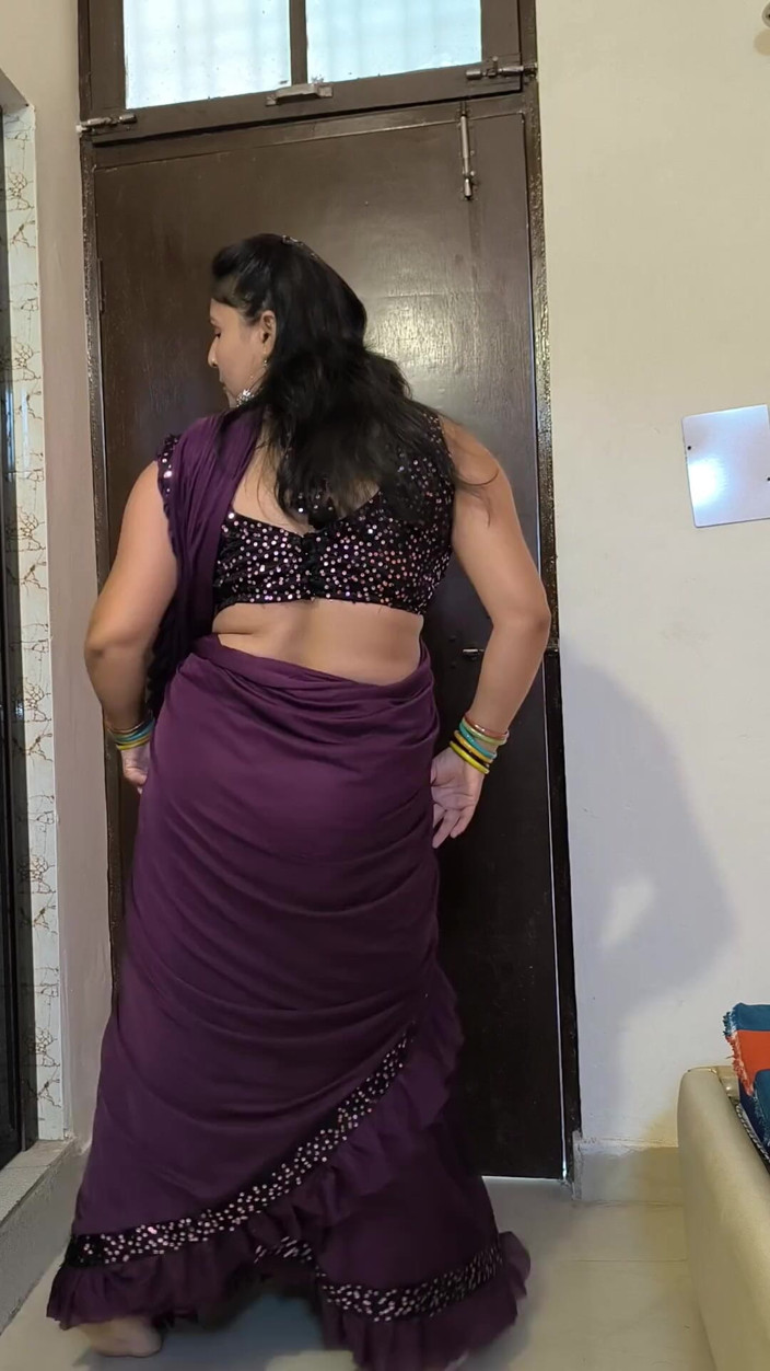 Puja555: Desi Puja Bhabhi Menari Bogel