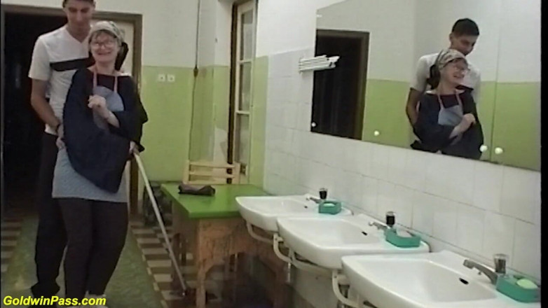Goldwin pass: 83 years old stepmom gets a young dick