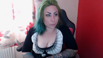 Tattooed Milfy Mama: Goyangan konyol