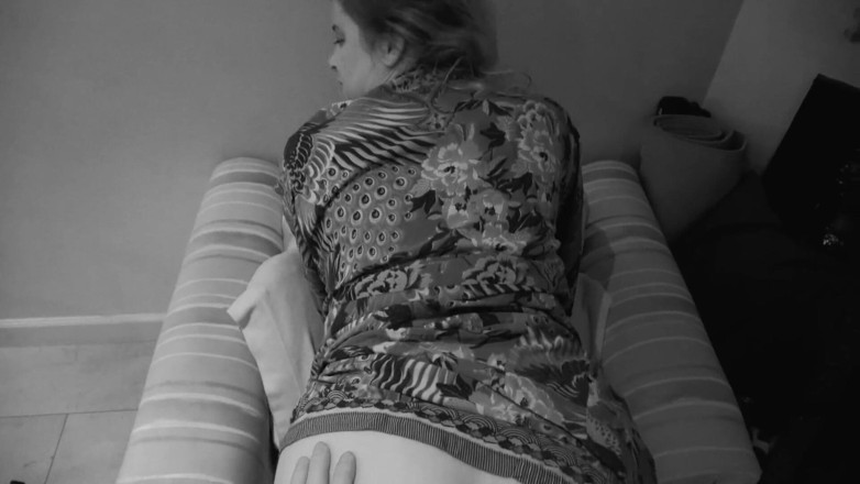 Erin Electra: Sex cu mama vitregă înainte de tabăra de vară